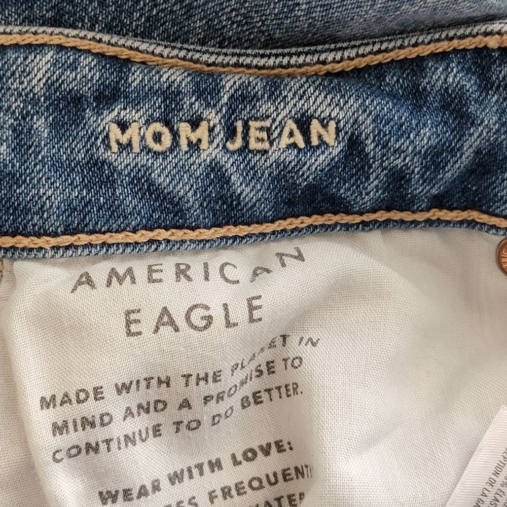 American Eagle Mom Jeans Tapered Leg Hi Rise Ripped Destroyed Medium Blue AE 2 - Picture 9 of 10